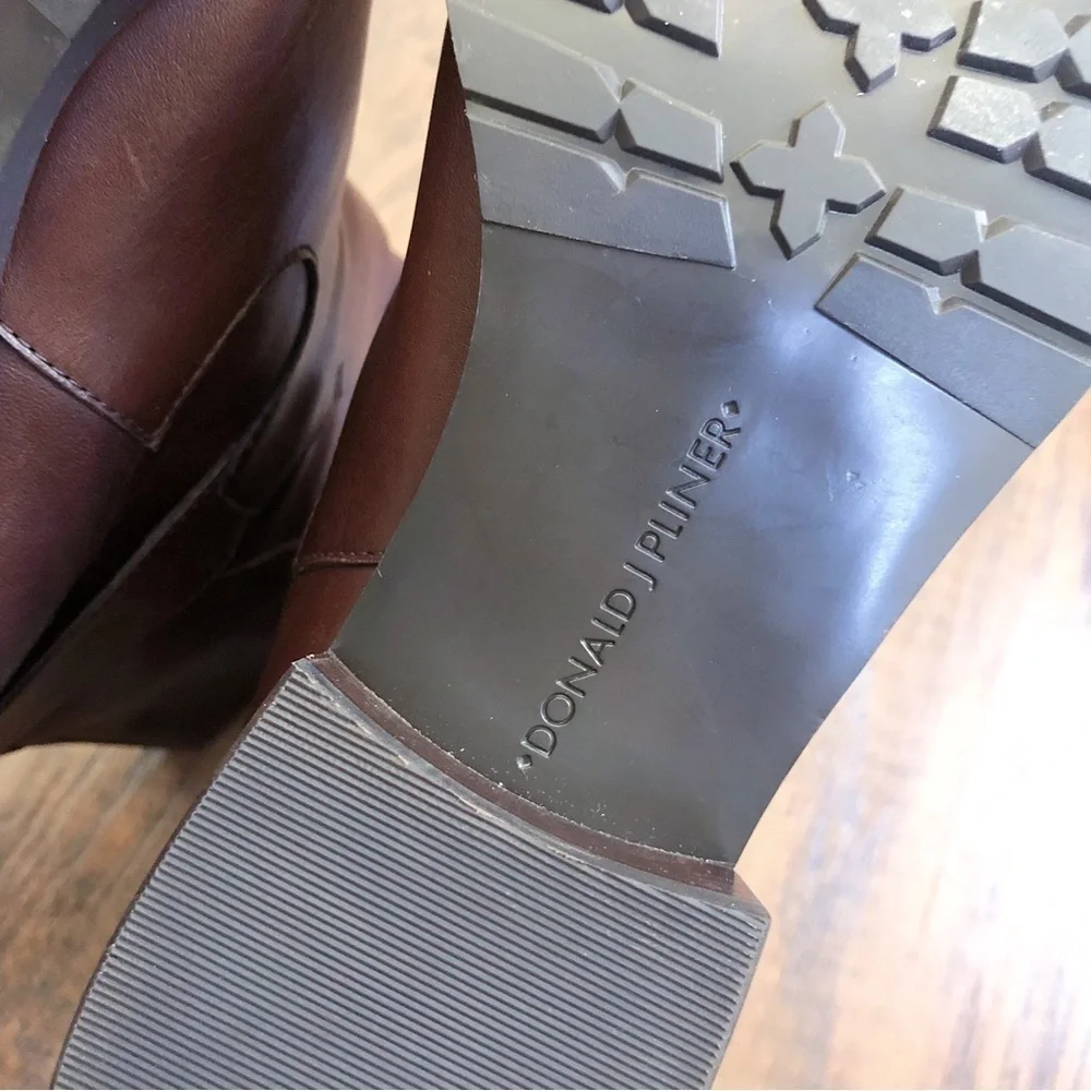Donald J Pliner • Donata 2 ankle boots brown leather buckle strap moto